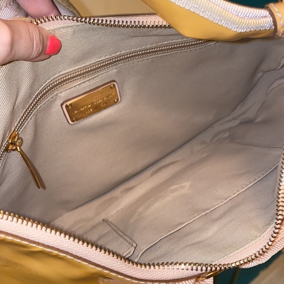 Down from $875 for tonight only!🎉Salvatore Ferragamo Yellow Patent Leather Bag - Picture 4 of 5